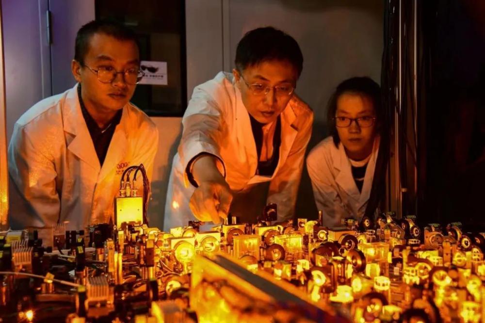 強(qiáng)化政治擔(dān)當(dāng) 續(xù)寫教育新篇 為高質(zhì)量發(fā)展提供基礎(chǔ)性戰(zhàn)略性支撐